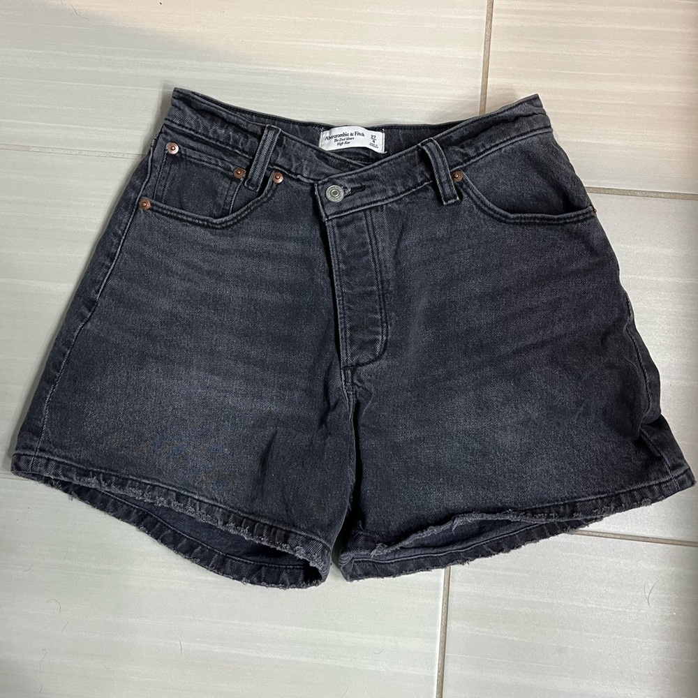 Abercrombie and Fitch black high rise dad short